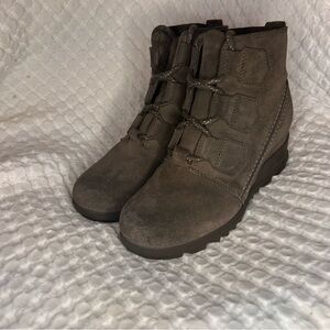 Sorel Women’s Suede Wedge Boots NL3322 Taupe Gray Lace Up Ankle Booties Size 5.5
